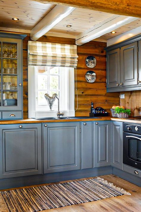 Wonderful wood kitchen cabinets for Lovely home - Page 21 of 47 - Womensays.com Women Blog Log Cabin Kitchens, Log Home Kitchens, Refacing Kitchen Cabinets, Kitchen Cabinets Decor, Cabin Kitchens, New Kitchen Cabinets, Kitchen Design Decor, Grey Kitchens, Trendy Kitchen