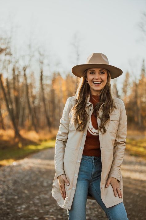 Amy Flemming Outfit, Amber Marshall Outfits, Amy Fleming Outfits, Heartland Georgie, Heartland Characters, Heartland Actors, Long Shacket, Elizabeth Smart, Amy Fleming