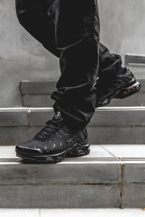 Air Max 97 Black Outfit, Nike Air Max Plus Black, Air Max Outfit, Nike Portugal, Nike Airmax Plus, Air Max Plus Tn, Nike Tn, Nike Boy, Hype Shoes