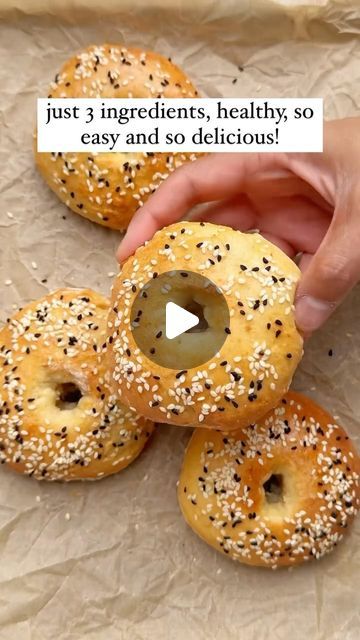 FUNQUICKBITES on Instagram: "🥯BAGELS 🥯 ⁣
⁣
Soft, fluffy and packed full of protein, these bagels are simply incredible. ⁣
⁣
I promise you, once you’ve made them, you’ll NEVER EVER buy store bought bagels again! ⁣
⁣
Enjoy ☺️ ⁣
⁣
DB x ⁣
⁣
INGREDIENTS⁣
⁣
▪️1 cup of self-raising flour⁣
▪️250g cottage cheese*⁣
▪️1 egg, beaten for egg wash ⁣
▪️Toppings: sesame seeds and nigella seeds ⁣
⁣
*works best when cottage cheese is blended to a smooth paste ⁣
⁣
METHOD⁣
⁣
▪️Preheat oven to 180c⁣
▪️In a bowl mix together flour and cottage cheese until combined. If too dry, slowly add some warm water. ⁣
▪️Transfer dough to a floured surface and knead until smooth.⁣
▪️Roll into a ball and cut into quarters.⁣
▪️Roll each quarter into a ball and then make a hole in the middle, gently pull apart to make a bage Cottage Cheese Bagels Recipe, Recipes Using Cottage Cheese Dinners, 3 Ingredient Bagels, Cottage Cheese Bagels, Cottage Cheese Dinner, Savoury Bakes, Ww Meals, Cheese Bagels, Flower Vines