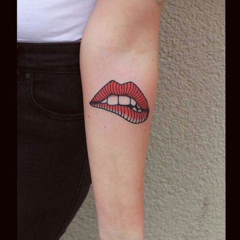 ✧☼☾Pinterest: DY0NNE #tattoo Belfast Tattoo, Mouth Tattoo, Inspiration Tattoos, Geniale Tattoos, Tatuaje A Color, Tattoo Magazines, Lip Tattoos, Tattoo Cover-up, Tattoo Life