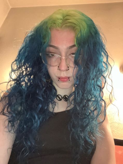 green and blue hair <3 Split Color Hair Ideas, Blue And Green Hair Dye Ideas, Blue And Green Curly Hair, Blue Hair With Green Highlights, Blue To Green Hair, Teal And Green Hair, Green And Blue Hair Color, Crooked Glasses, Green And Blue Hair