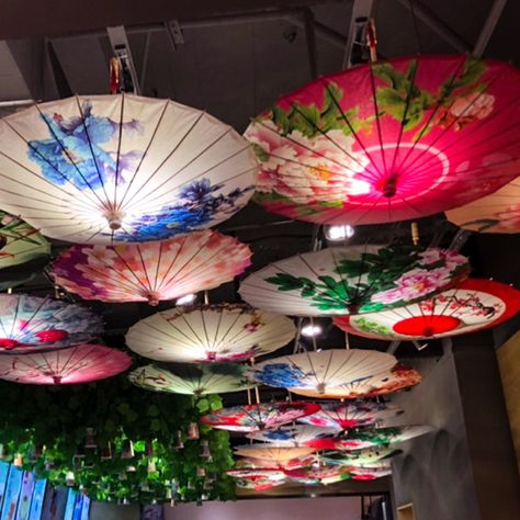 DD1173 Japanese Chinese Ceiling Decoration Umbrellas Craft Dance Props Parasols Handmade Silk Oiled Paper Umbrella https://m.alibaba.com/product/1600734767534/DD1173--Japanese-Chinese-Ceiling-Decoration.html?__sceneInfo={"cacheTime":"1800000","type":"appDetailShare"} Chinese Umbrella Decor, Umbrella Ceiling Decor, Umbrella Ceiling, Nye 2025, Dance Shoot, Oil Paper Umbrella, Chinese Umbrella, Dance Props, Tennis Art