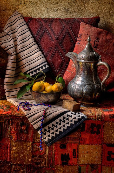 Art Marocain, Still Life Pictures, Arabian Art, Fine Art Landscape Photography, Still Life Photos, Painting Subjects, Islamic Paintings, Still Life Drawing, Arabic Art