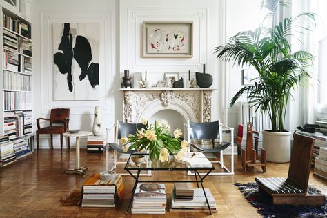 Designers Max Zinser and Julian Louie took their time curating the interiors of a parlor-floor 1930s brownstone apartment Brooklyn Style Apartment, Brownstone Apartment, Parlor Floor, Meditation Chair, Colin King, Living Room Mantel, Brooklyn Brownstone, Brooklyn Apartment, Apartment Style