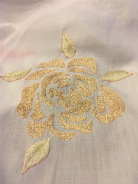 Big Flower Embroidery Design, Big Flower Embroidery, Meadow Bouquet, Kutch Work Designs, Embroidery Store, Ideas Embroidery, Crochet Bedspread Pattern, Stitches Embroidery, Bouquet Of Roses