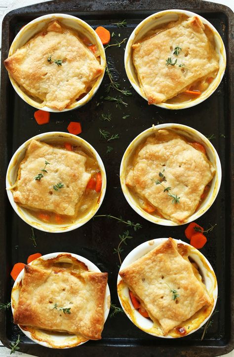 White Bean & Thyme VEGAN Pot Pies in just 10 ingredients! Savory, flaky, comforting #vegan #potpie #dinner #healthy #winter #minimalistbaker Bean Pot Pie, Vegan Pot Pies, Minimalist Baker, Bean Pot, Pot Pies, Dinner Healthy, White Bean, White Beans, Pot Pie