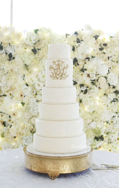 Wedding Cake With Monogram, Cake With Monogram, Wedding Cake With Gold, Wedding Elegant Classy, Cake With Gold, Monogram Wedding Cake, Wedding Cakes Elegant, Big Wedding Cakes, Lace Wedding Cake