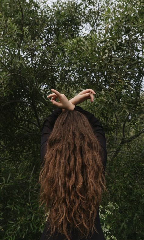 Brown Curly Hair Aesthetic Faceless, Wavy Hair Aesthetic Faceless, Long Brown Hair Aesthetic, Long Brown Curly Hair, Long Brown Wavy Hair, Long Wavy Brown Hair, Bushy Hair, Warm Brown Hair, Brown Wavy Hair