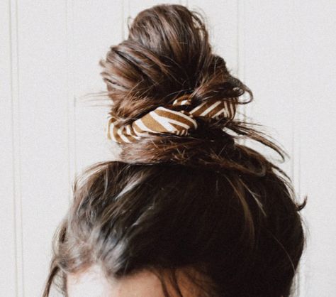 Yellow Brown Hair, Messy Top Bun, Messy Bun Top Knot, Bun Scrunchie, Bun Messy, Blue Scrunchie, Natural Fiber Clothing, Top Knot Bun, Top Bun