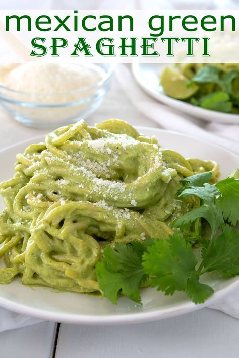 Mexican Spaghetti With Creamy Poblano Sauce, Spaghetti With Poblano Sauce, Green Chicken Spaghetti Recipe, Green Spagetti Recipe, Green Pepper Pasta Sauce, Mexican Spaghetti Green, Creamy Green Pasta Sauce, Green Poblano Spaghetti, How To Make Green Spaghetti