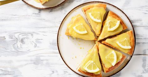 Jamie Oliver's 5-ingredient lemon curd tart has 'amazing texture' and can be summer staple — Express Jamie Oliver 5 Ingredients, Carrot Cupcake Recipe, Madeira Cake Recipe, Lemon Cheesecake Recipe, Curd Tart, Lemon Curd Tart, Quiche Lorraine Recipe, Chicken Pie Recipe, Lemon Cheesecake Recipes