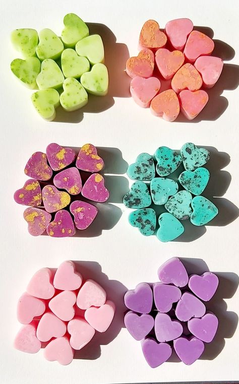 Heart Wax Melts, Candle Scents Recipes, Diy Candles Homemade, Candle Melts, Homemade Scented Candles, Wax Tablet, Candle Making Wax, Making Candles Diy, Handmade Wax Melts