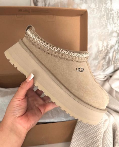 Ugg Tazz Platform, Ugg Platform Slippers, Ugg Tazz, Shoes Slides, Ugg Tasman Slippers, Ugg Classic Tall, Ugg Classic Ultra Mini, Preppy Shoes, Slides Slippers