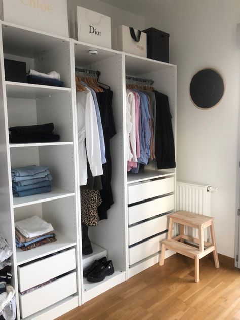 Dressing IKEA rangements organisation Ikea Date Outfit, Dressing Pax Ikea, Ikea Room Ideas, Organisation Dressing, Dressing Pax, Dressing Ikea, Armoire Ikea, Room Organization Bedroom, Armoire Dressing