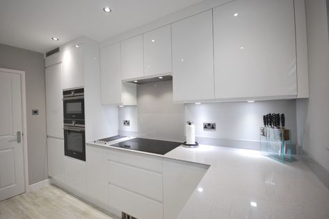 White gloss j-pull contemporary kitchen with light grey quartz worktop. - Modern - Kitchen - Other - by Lords Kitchen Countertops With White Cabinets, Grey Gloss Kitchen, Modern Kitchen Apartment, Quartz Worktop, Kitchen Design Countertops, White Gloss Kitchen, Small White Kitchens, Classy Kitchen, Gloss Kitchen