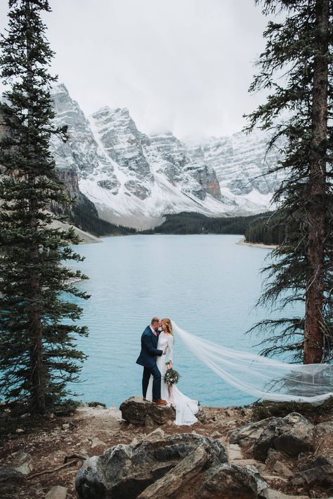 Winter Mountain Wedding Dress, Elopement Dress Mountain, Wedding Dress Mountain Brides, Luxury Mountain Wedding, Mountain Wedding Winter, Elopement Wedding Mountain, Mountain Wedding Dresses, Mountain Wedding Bouquet, Elope In The Mountains