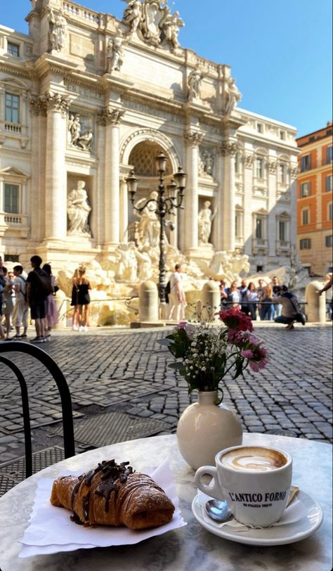 Cafe In Europe, Rome Fontana Di Trevi, Roma Italy Aesthetic, Italy Mood Board, Rome In October, Cafe In Italy, Roma Aesthetic, Roma City, Coffee In Italy