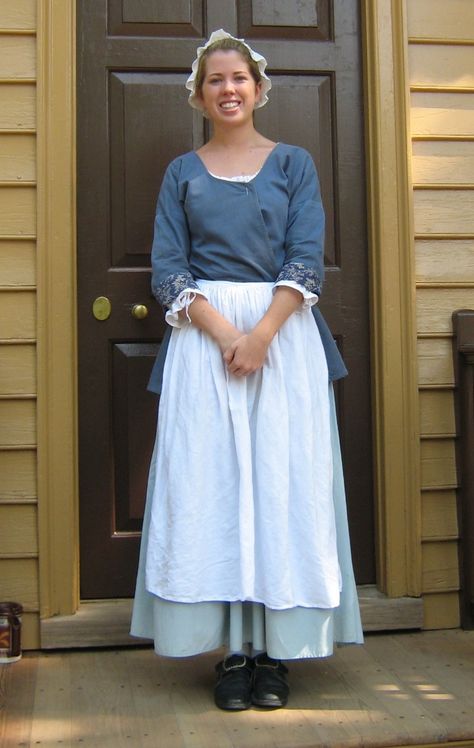 The young woman is dressed as a maidservant, farmer's daughter, milk-maid, laundress, or any other woman who worked hard for her living. Young Women Outfits, 18th Century Women, Colonial Dress, Doctor Costume, 18th Century Dress, Doctor Outfit, 18th Century Costume, 18th Century Clothing, Century Dress