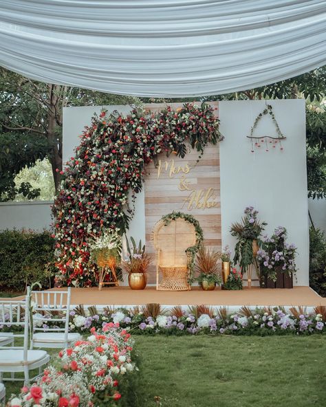 Engagement Stage Decoration, Reception Stage Decor, Wedding Stage Backdrop, Wedding Background Decoration, Wedding Entrance Decor, Wedding Stage Design, Desi Wedding Decor, Wedding Planning Decor, Wedding Backdrop Design