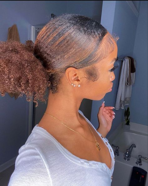 Dyed Natural 4c Hair, Dyed 4c Natural Hair, 4c Hair Color Ideas, Afro Hair Dye, Low Bun Hair, Hair Magic, Dyed Hair Inspiration, Colored Curly Hair, Hairstyles For Medium Hair