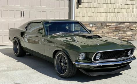 240z Datsun, 1969 Mustang, Old Muscle Cars, Old Vintage Cars, New Retro Wave, Classic Mustang, Custom Muscle Cars, Old School Cars, Mustang Fastback