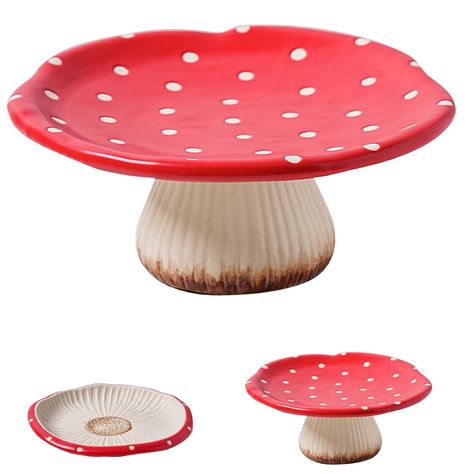 Mushroom Table Setting, Mushroom Cake Stand, Stoneware Clay Projects, Cute Serving Dishes, Mushroom Clay Ashtray, Thanksgiving Ceramics Ideas, Mushroom Bowl Ceramic, Mushroom Table Decor, Ceramic Pie Dish