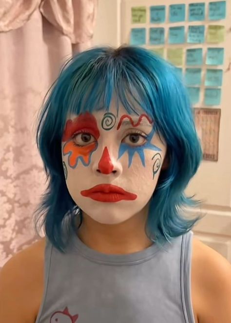 Clown Makeup Aesthetic Easy, Clown Costume Easy, Clown Makeup Colorful, Rat Clown, Blue Clown Makeup, Face Paint Ideas Aesthetic, Cool Clown Makeup, Face Paint Clown, Halloween Costumes Clown