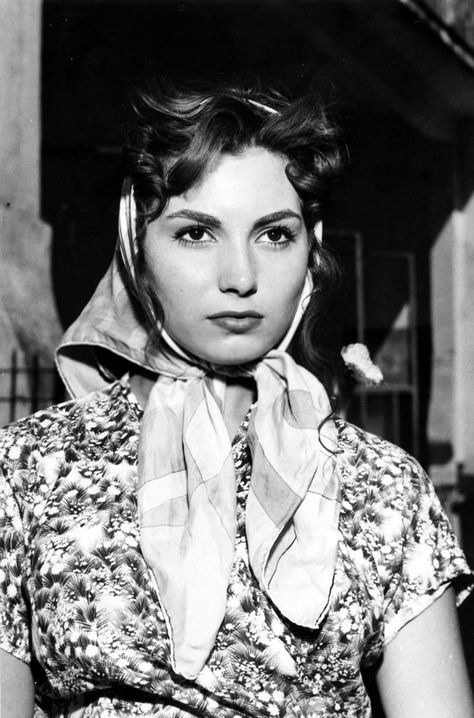 Rosanna Schiaffino, Silk Headscarf, Tie Scarf, Hair Scarf, How To Wear Scarves, Vintage Beauty, Real Women, Silk Scarves, Scarf Hairstyles