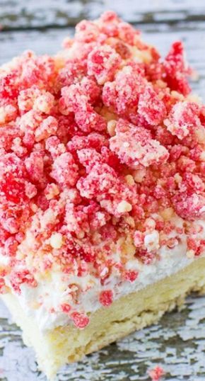 Strawberry Shortcake Bars Recipe ~ topped with Cool Whip frosting and SPRINKLED with an amazing layer of strawberry vanilla crumble. Whip Frosting, Strawberry Shortcake Bars, Cake Mix Bars, Pumpkin Magic, Whipped Frosting, Strawberry Shortcake Recipes, Vanilla Cake Mixes, Magic Cake, A Piece Of Cake