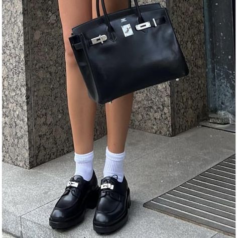 Oxford Shoes Outfit, Flats For Women, Hermes Shoes, All About Shoes, Journee Collection, Teen Fashion Outfits, New Wardrobe, Leather Flats, Wearing Black