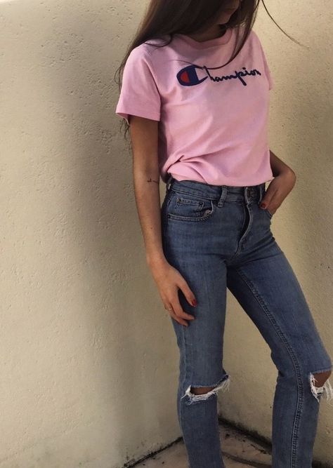 Champion tee + ripped washed jean Champion Outfit, Champion Clothing, Outfit For Women, Fit Inspo, School Outfits, Cute Shirts, Jean Outfits, Outfit Inspirations, Summer Outfits