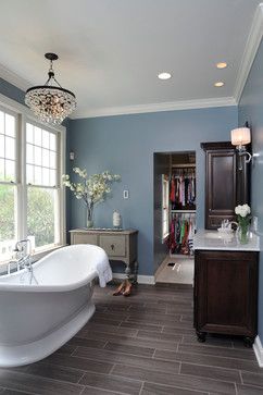 Who makes the chandelier? - Houzz Makeover Kamar Mandi, Blue Bathrooms Designs, Gray Tile, Best Kitchen Design, Grey Wood Floors, Large Bathroom, Gray Bathroom, Grey Bathroom, Bathroom Color