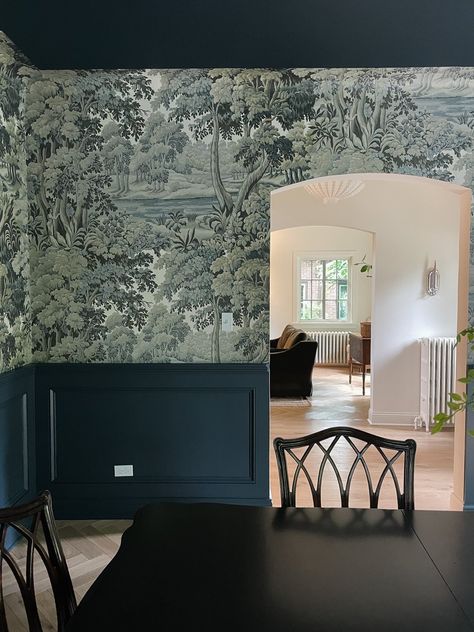 White Home Design, Hackney Wallpaper, Moody Dining Room, Foyer Wallpaper, Closet Wallpaper, House Of Hackney Wallpaper, Dark Dining Room, Dining Room Wallpaper, Dining Room Ceiling