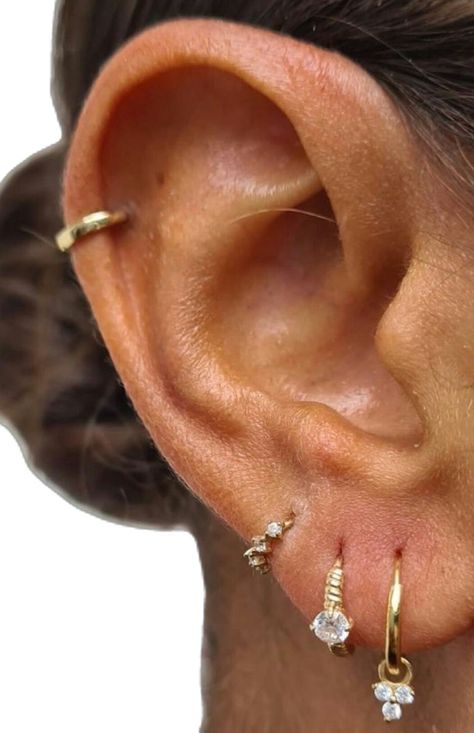 Helix And Conch Piercing Together, Triple Love Piercing Ideas, Minimal Ear Piercing Ideas, Ear Piercing Both Ears, Triple Lobe Piercing Stack, Three Piercings Ears Ideas, Earring Stacks 3 Holes, Four Ear Piercings, Ear Piercings 2