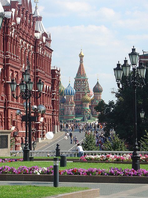 Moscow, Russia: Red Square, very interesting place, so different than America in absolutely every way! Capital Cities, Walking Down The Street, Red Square, Voyage Europe, Moscow Russia, Macedonia, Places Around The World, Albania, Estonia