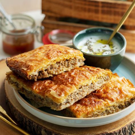 Easy Phyllo Meat Pie (Egyptian Goulash) Phyllo Meat Pie, Egyptian Goulash, Square Pie, Phyllo Dough Recipes, Beef Pie, Phyllo Pastry, Beef Pies, Half Chicken, Spiced Beef