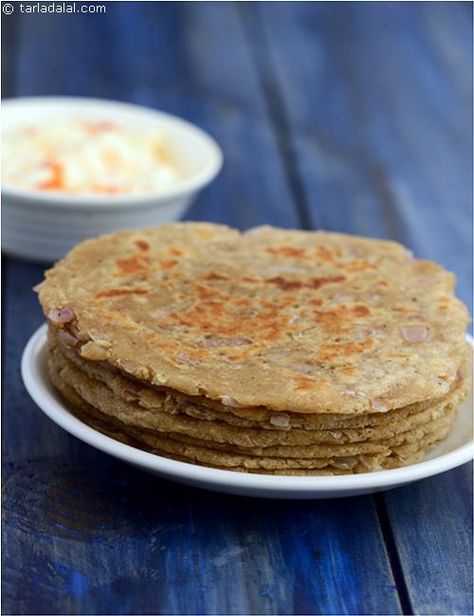 Onion, Cheese and Pepper Parathas Roti Recipe Indian, Masala Khichdi, Indian Flat Bread, Cholesterol Foods, Paratha Recipe, Roti Recipe, Recipe Indian, Paratha Recipes, Indian Bread