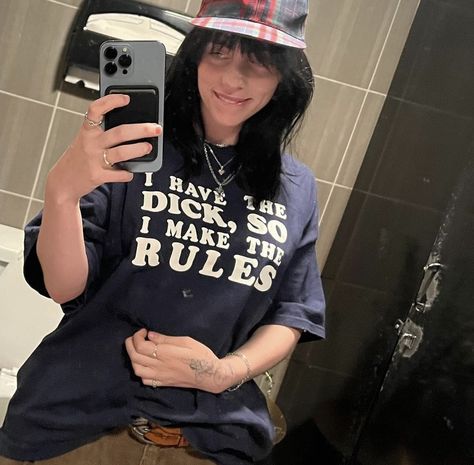 Billie Eilish Outfits, Best T Shirt, Christian Bale, Your Back, Eminem, The Rules, Favorite Person, Billie Eilish, Favorite Celebrities