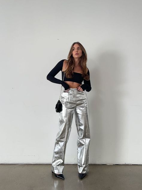 Sparkly Wide Leg Pants, New Years Fashion, Nye Outfits Parties, Silver Pants Outfit, Metallic Pants Outfit, Clothes Tiktok, Tiktok Finds, Metallic Trousers, Silver Pants