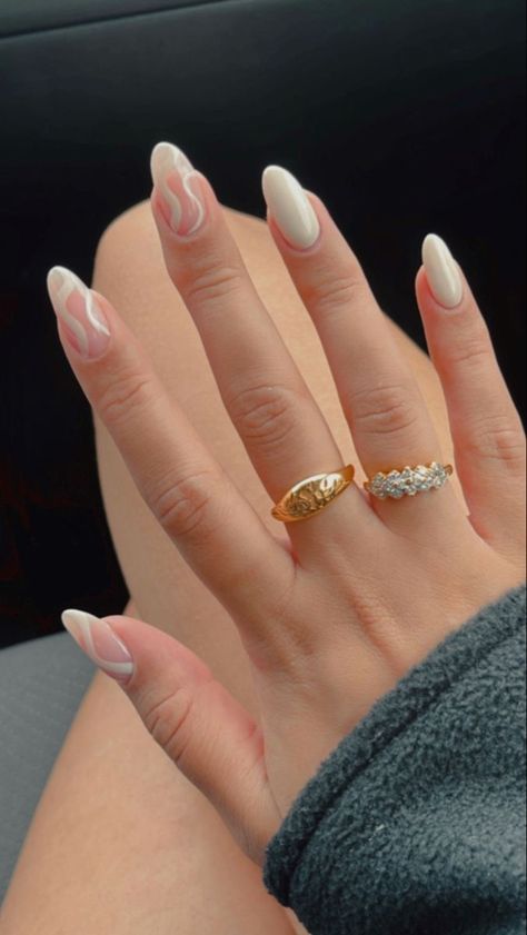 Cute Graduation Nails Almond, Natural Nails White Design, Natural Nail Aesthetic, Almond Shape Natural Nails, Acrylic Nails With Stars, Discreet Nails, Medium Size Nails, Shape Natural Nails, Nail Art With Gel Polish