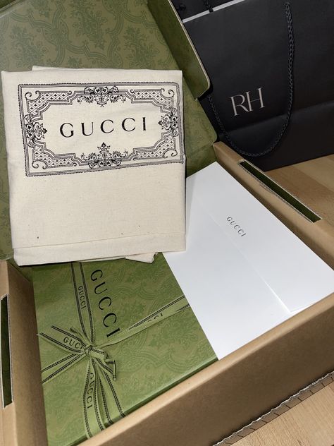 Gucci Box Packaging, Boujee Gifts, 21 Bday, Gucci Box, Luxury Lifestyle Fashion, Cosmetics Bag, Fancy Bags, Luxury Paper, Creative Packaging Design