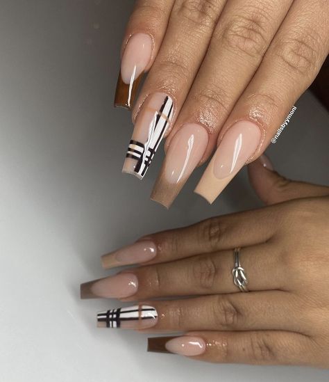 Plaid Coffin Acrylic Nails, Thanks Giving Nails Acrylic Coffin, Fall Coffin Acrylics, Brown Plaid Nails Acrylic, Fall Nail Designs Acrylic Coffin Brown, Fall Nail Designs With Lines, Fall Medium Nails Ideas, Trendy Fall Nails Coffin, Medium Length Coffin Acrylic Nails Fall