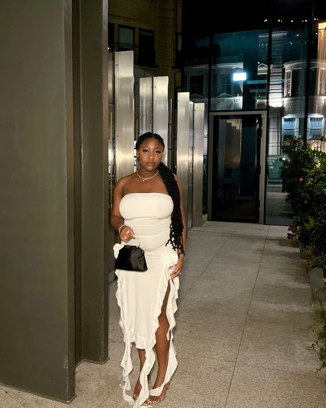 White Bodycon Dress Black Women, Ruffle Dress Black Women, All White Outfit Black Women Party, All White Club Outfits Black Women, White Birthday Outfits Black Women, White Dresses Black Women, White Dress Outfit Black Women, Black Woman White Dress, White Birthday Dress Black Women