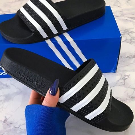 Adidas Slides Outfit With Socks, Adidas Slides Womens Outfit, Adidas Slides Outfit, Adidas Sandals, Slides Outfit, Goth Gf, Adidas Slides, Slides For Women, Superstars Shoes