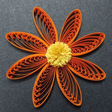 How To Quilling For Beginners, Quilling Flowers Patterns, Vortex Quilling, Quilling Templates Free Printable, Free Quilling Patterns Printables, Quilling Patterns Tutorials, Free Quilling Patterns, Quilling Flowers Tutorial, Flowers Quilling