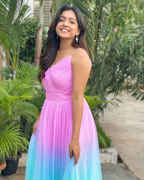 Gender Reveal Outfit Ideas, Sreemantham Decoration, Gender Reveal Dresses For Mom, Vithika Sheru, Churidar Design, Iconic Clothes, Maternity Shoot Dresses, Gender Reveal Dress, Engagement Looks