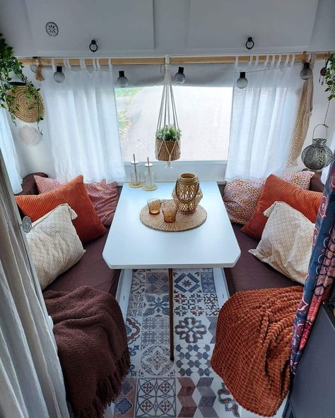 Vanlife Ideas, Small Dining Nook, Small Camper Interior, Vintage Camper Interior, Rv Interior Remodel, Caravan Decor, Camper Interior Design, Caravan Makeover, Vintage Camper Remodel