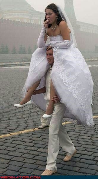 Wedding Meme, Awkward Wedding Photos, Funny Wedding Pictures, Wedding Fail, Funny Bride, Crazy Wedding, House Ranch, Russian Wedding, Funny Wedding Photos