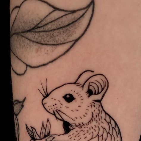 Bethany White on Instagram: "A few whimsical pieces I’ve got to do recently ☺️🌞

A custom field mouse for the lovely Alli, along side some vintage illustrations for Emily & Heather. All my thanks to my wonderful clients! You’re the best. 

_______________
#woodcuttattoo #etchingtattoo #manchestertattoo" Field Mouse Tattoo, Mouse Tattoo, Etching Tattoo, Woodcut Tattoo, Mouse Tattoos, Field Mouse, Chest Tattoo Men, White Tattoo, Vintage Illustrations